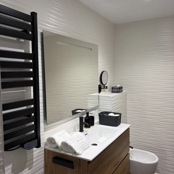 MM Suites Sevilla — Baño de lujo